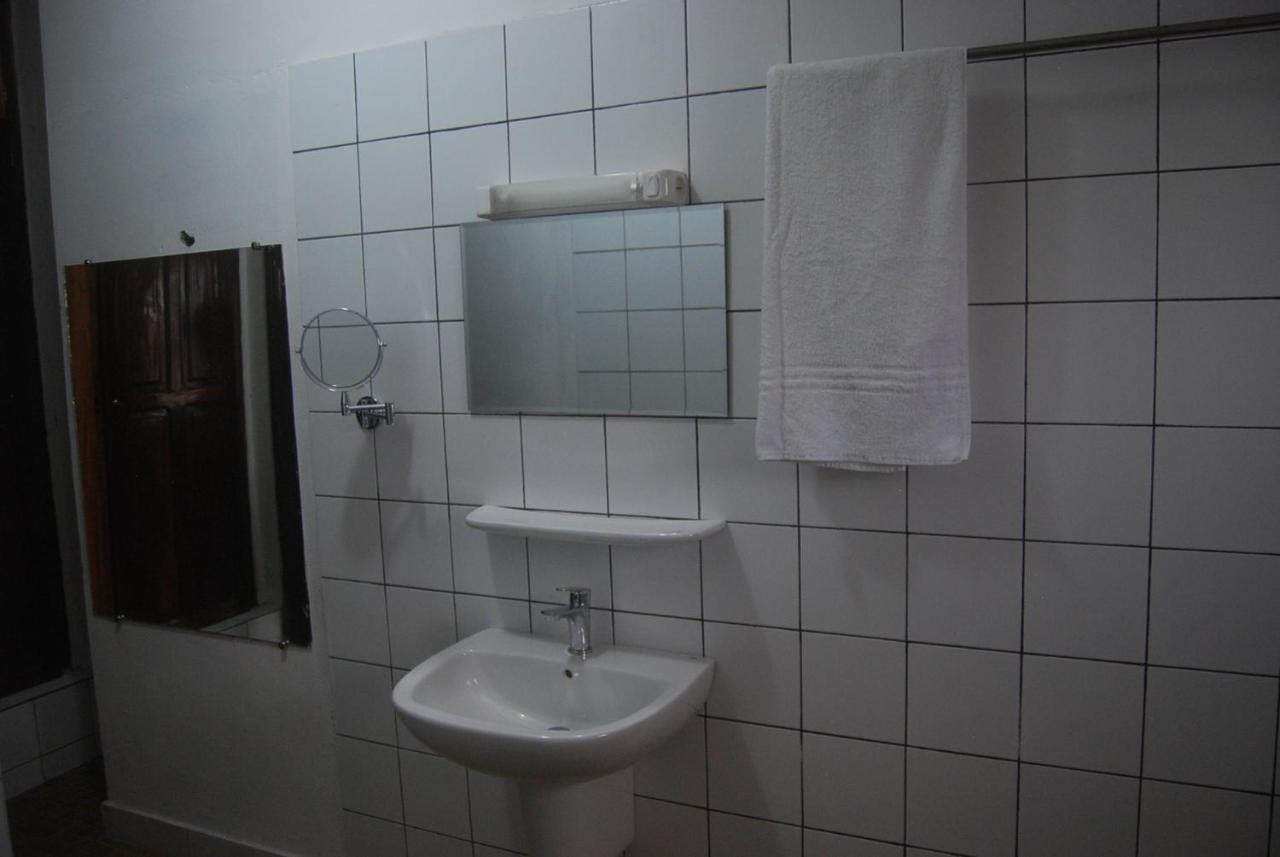 Karls Guesthouse 科托努 外观 照片