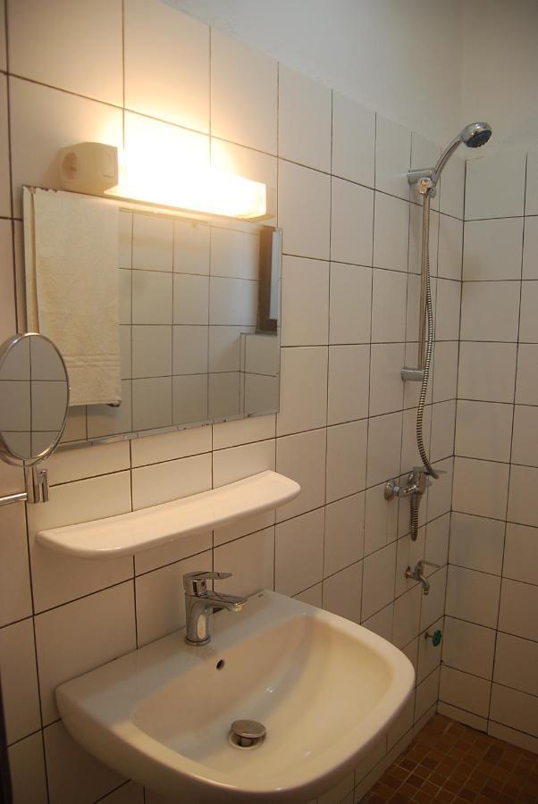 Karls Guesthouse 科托努 外观 照片