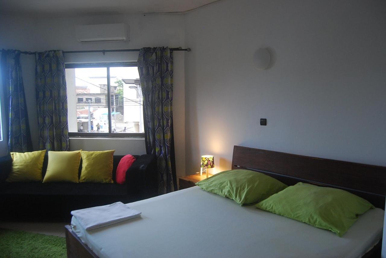 Karls Guesthouse 科托努 外观 照片