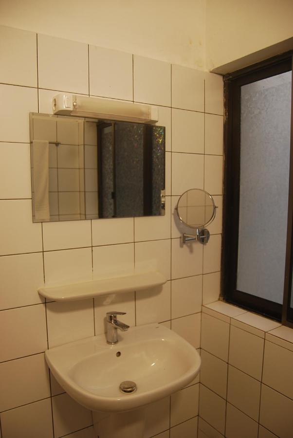 Karls Guesthouse 科托努 外观 照片