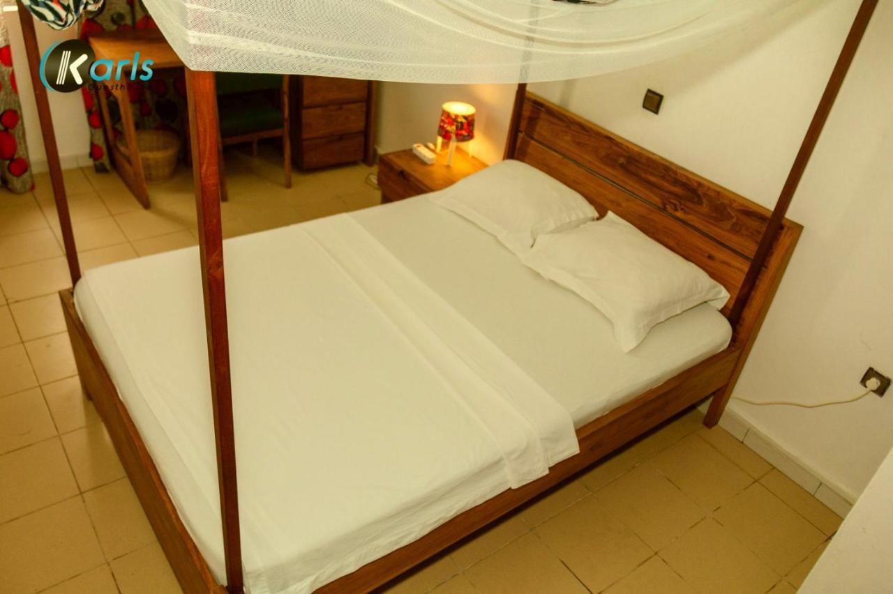 Karls Guesthouse 科托努 外观 照片