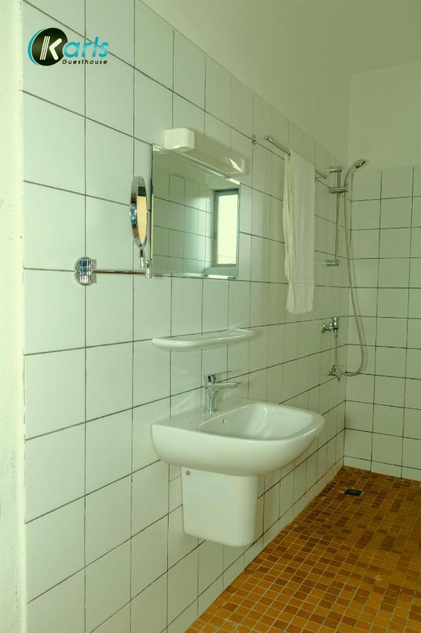 Karls Guesthouse 科托努 外观 照片