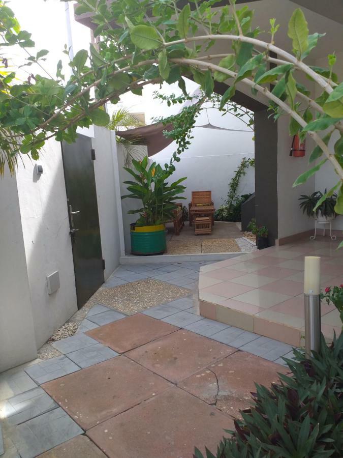 Karls Guesthouse 科托努 外观 照片