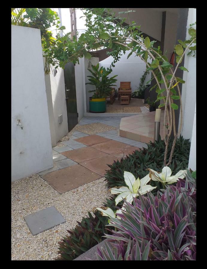Karls Guesthouse 科托努 外观 照片